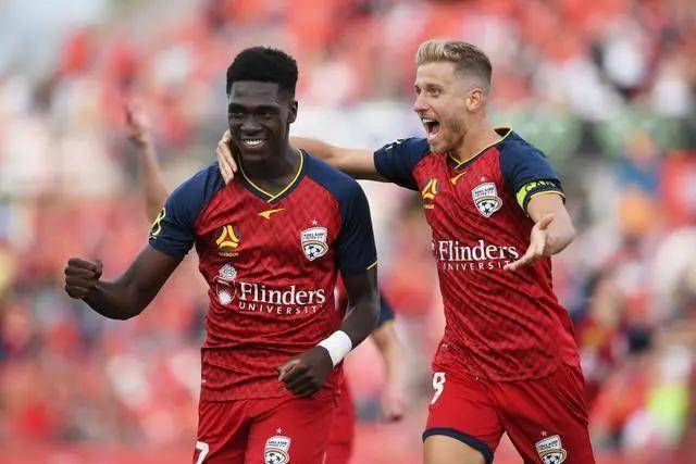 哈登12+6+16库里26分 快船险胜终结勇士3连胜